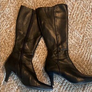 Liz Claiborne calf high kitten heel boots